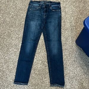 AE super stretch skinny jeans. Size 6 regular.